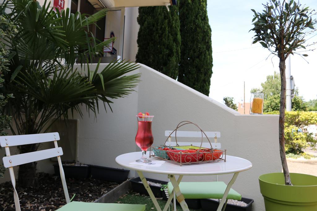 The Originals City, Hotel Dau Ly, Lyon Est Bron Exterior photo