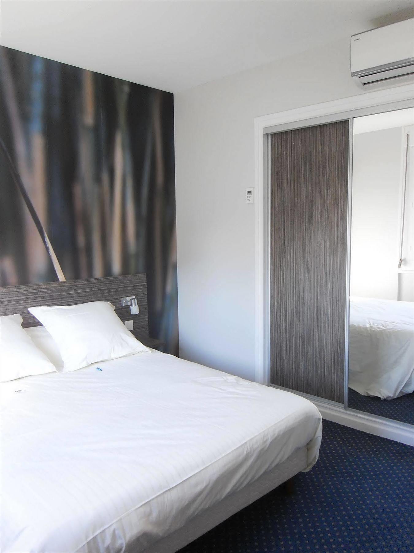 The Originals City, Hotel Dau Ly, Lyon Est Bron Exterior photo
