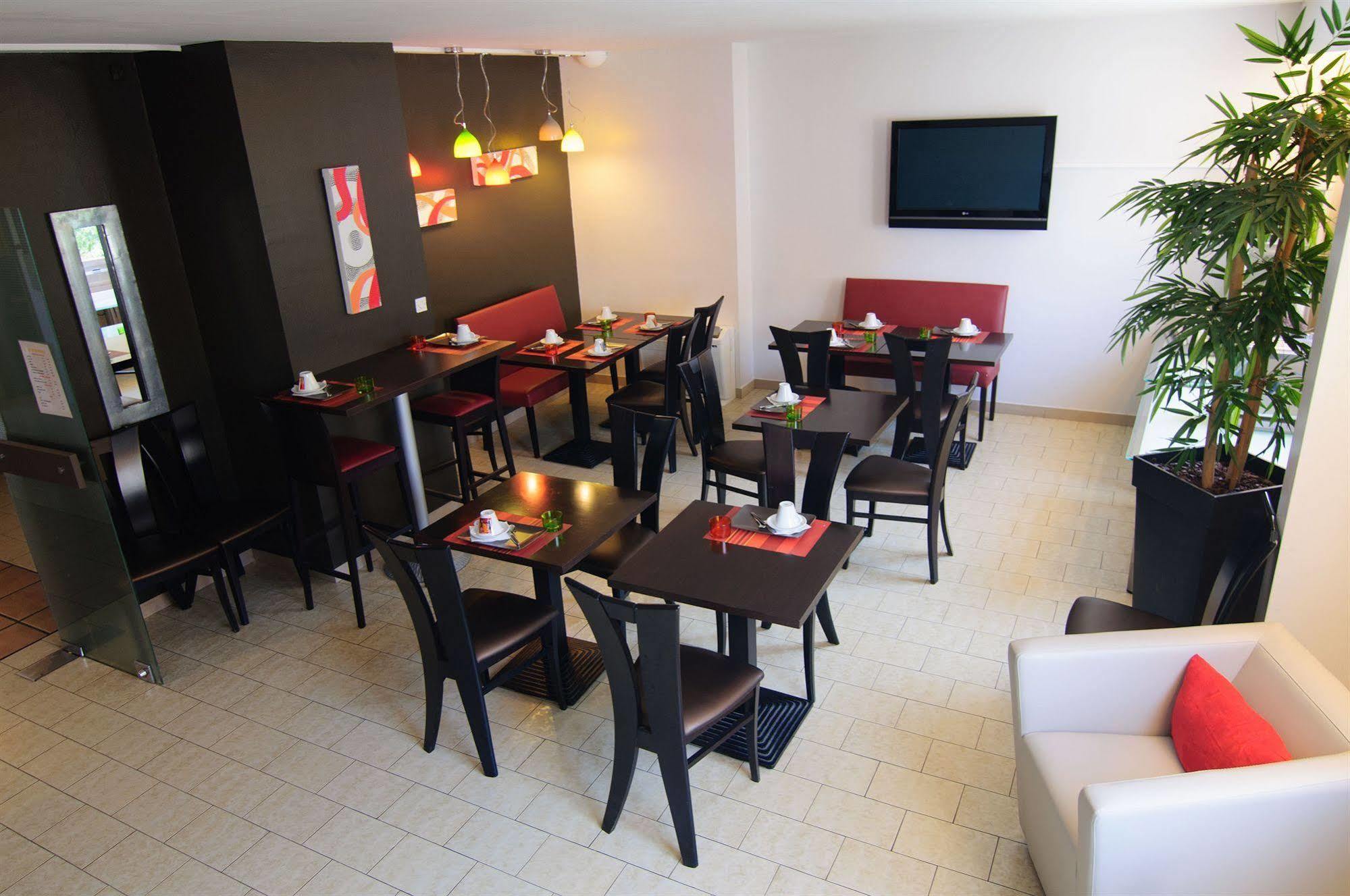 The Originals City, Hotel Dau Ly, Lyon Est Bron Exterior photo